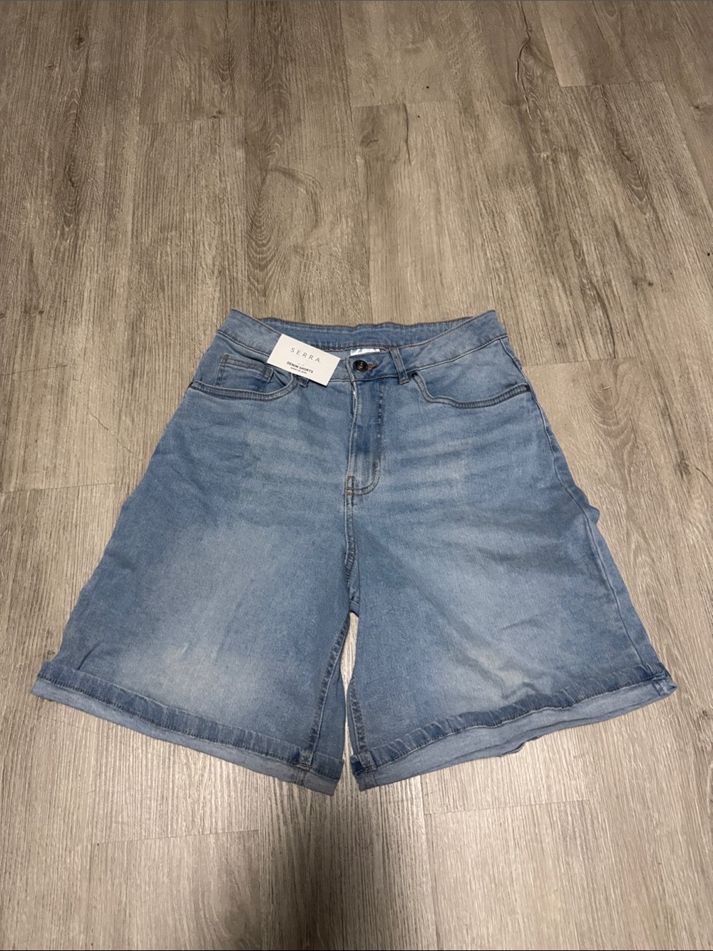Serra Medium Blue Denim Rolled-Hem Womens Shorts